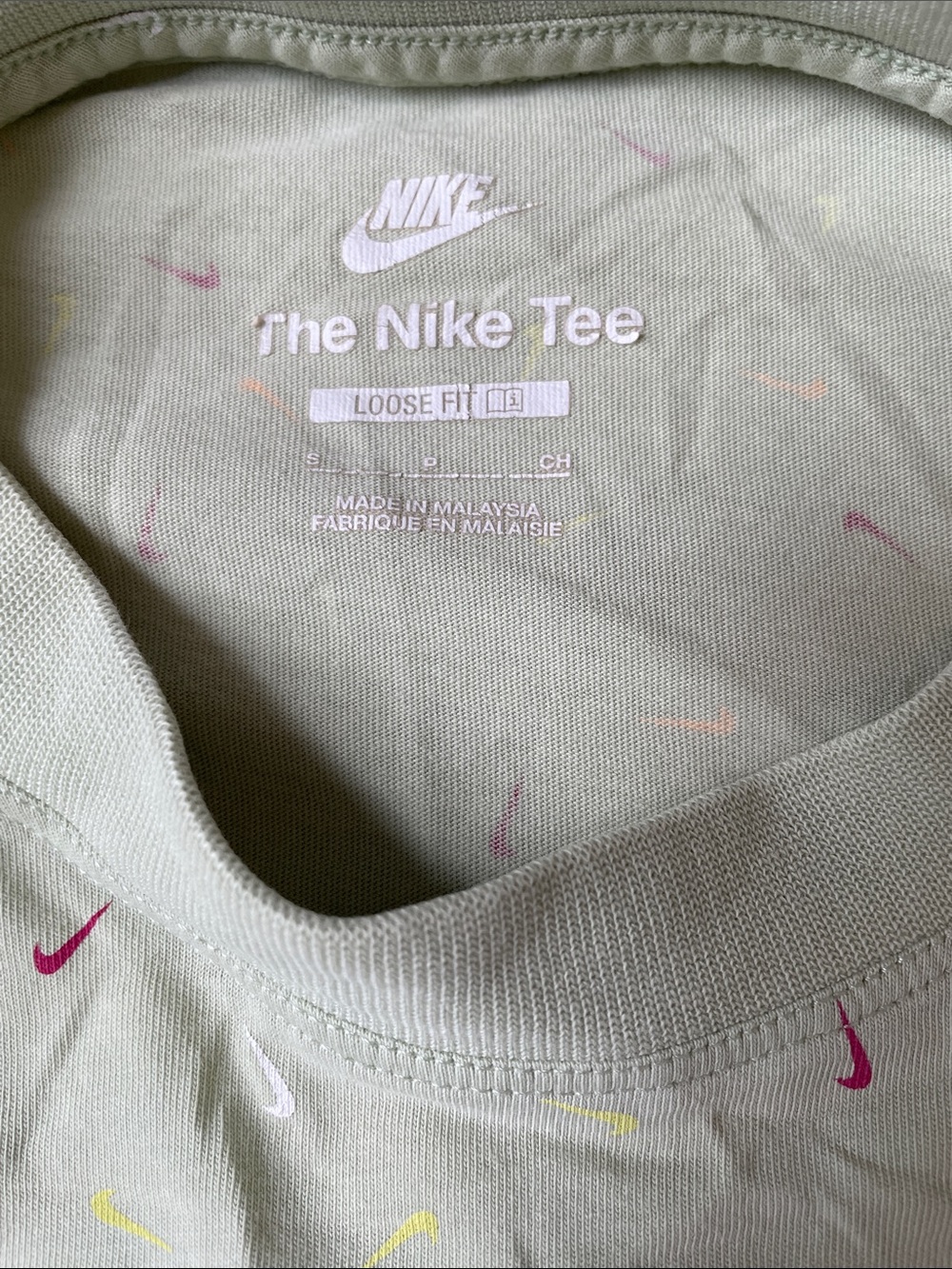 NWOT Nike Light Green Cropped Tee with Mini Swoosh Print. Size S/P. - Picture 3 of 4